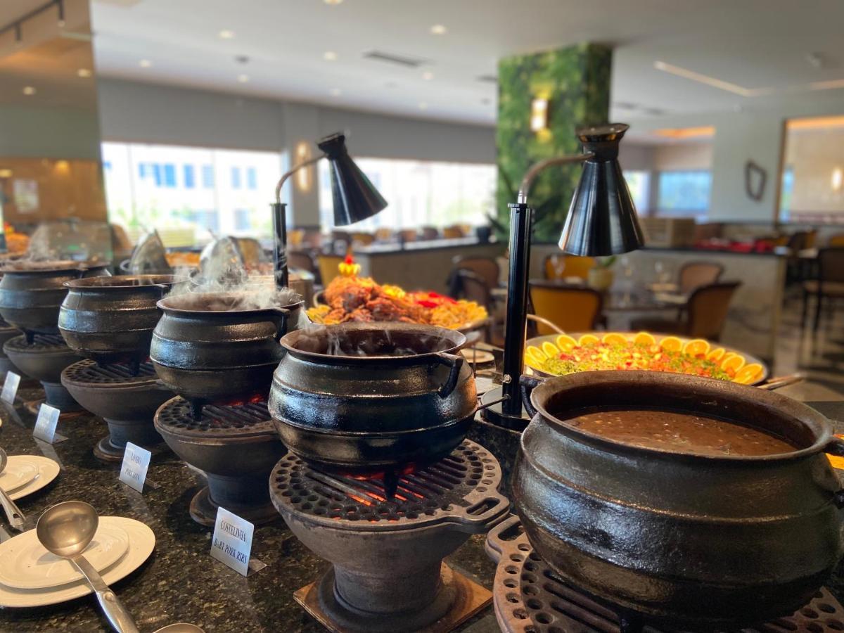 Parque Balneario Hotel Santos By Castelo Itaipava Екстериор снимка A buffet at a hotel
