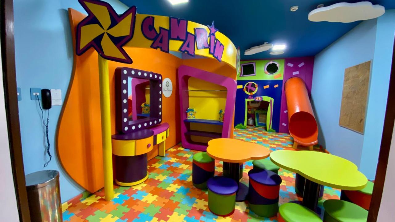 Parque Balneario Hotel Santos By Castelo Itaipava Екстериор снимка The interior of a Chuck E. Cheese's