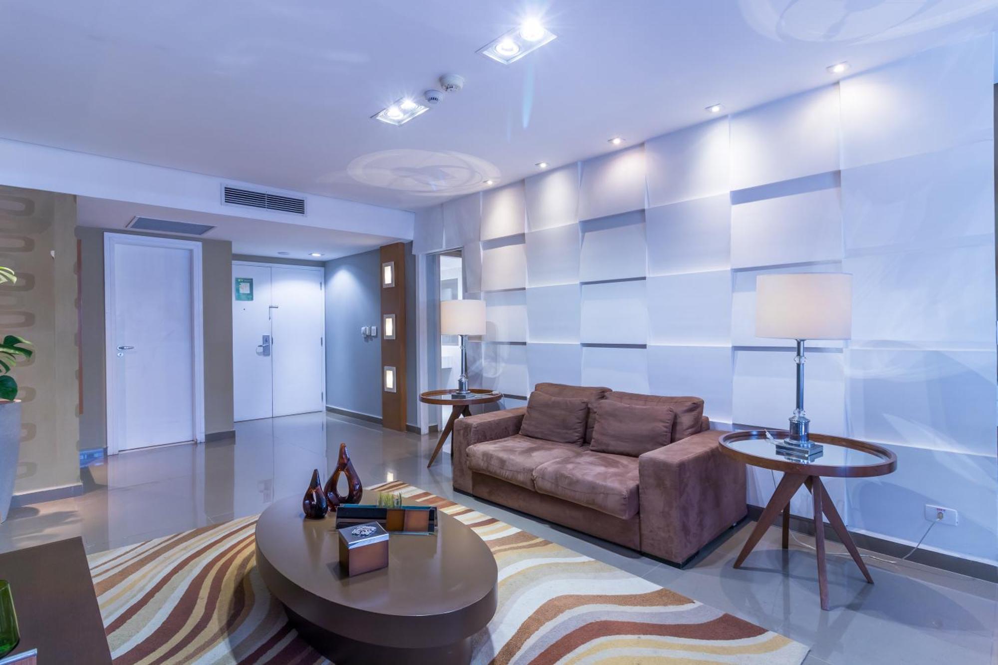 Parque Balneario Hotel Santos By Castelo Itaipava Екстериор снимка A living room with indirect lighting