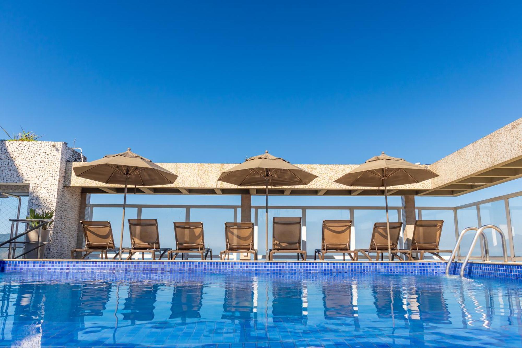 Parque Balneario Hotel Santos By Castelo Itaipava Екстериор снимка Rooftop pool at the hotel